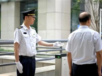 迎高温,战酷暑! ——致敬高温下执着坚守的银杏人