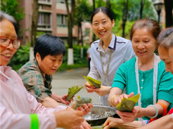 粽香伴童趣，泓济物业双节同庆暖人心