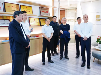 中国物业管理协会会长王志宏一行来蓉调研物业管理工作